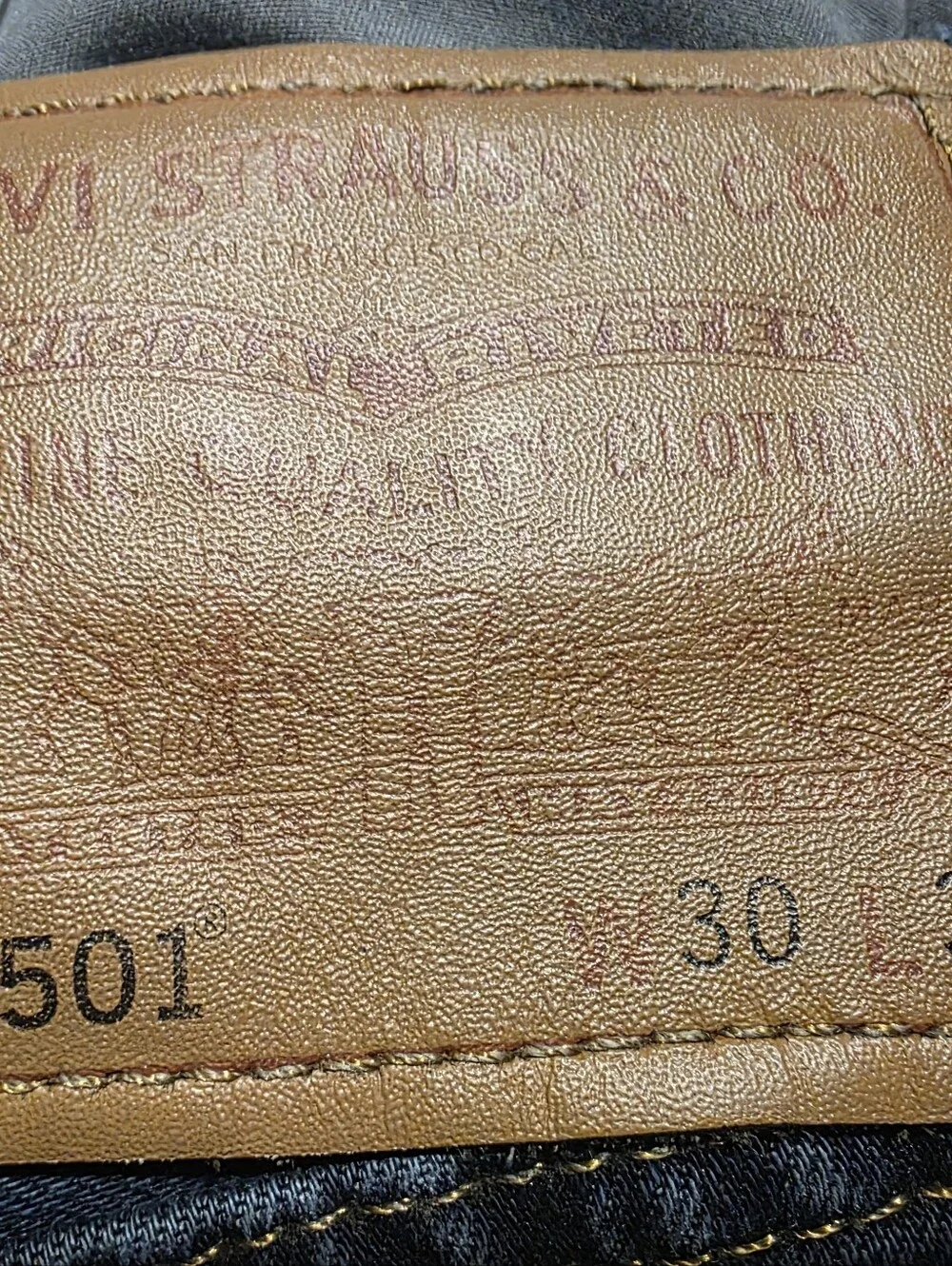 LEVIS 501 30X30 Classic Levis  Dark Blue Denim Jeans with Contrast Stitching